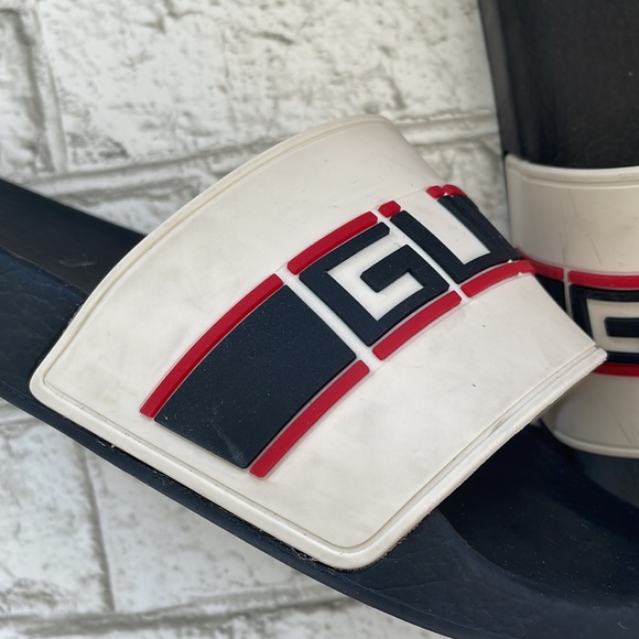 Gucci Pool Sides - Picture 6 of 13